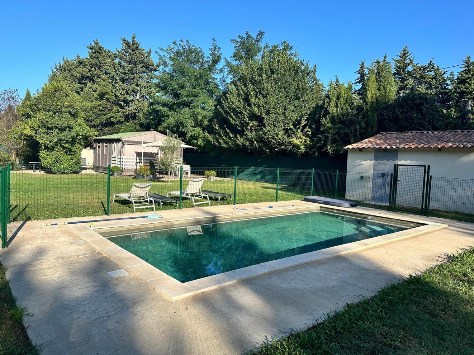 Avignon, Joli Chalet En Campagne Tres Proche De La Ville Luaran gambar